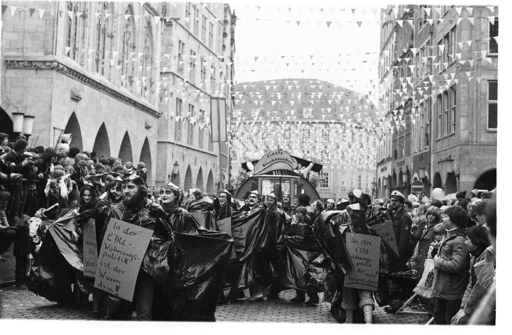 Umzug durch die Innenstadt für den Erhalt des Hauses